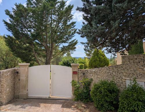 a white gate in a brick fence at Juste en Provence in Saint-Saturnin-les-Apt