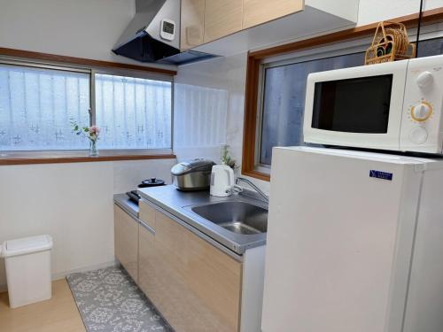 Η κουζίνα ή μικρή κουζίνα στο 花の宿