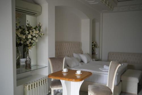 Χώρος καθιστικού στο 4 Rooms Hotel
