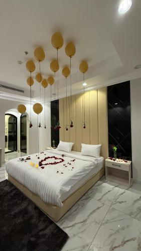 a bedroom with a large bed with blood on it at Waad Chalet in Taif