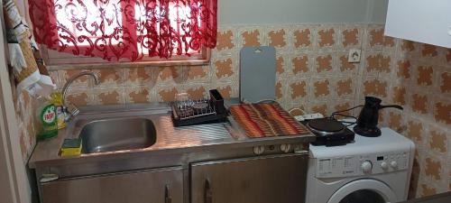 Kuchyň nebo kuchyňský kout v ubytování Giannis Valeria