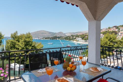 Luxury sea view apartment 20 m from the sea