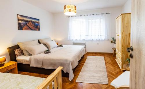 Postel nebo postele na pokoji v ubytování Domček pod Kalváriou