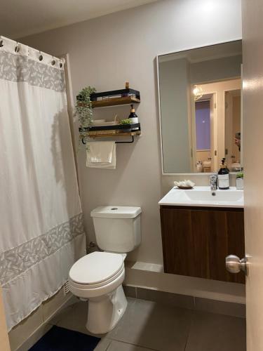 Ένα μπάνιο στο Acogedor departamento completamente equipado