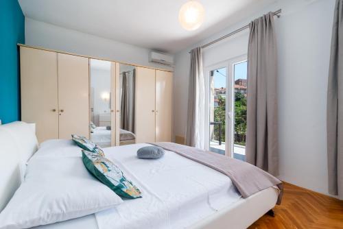 Luxury sea view apartment 20 m from the sea
