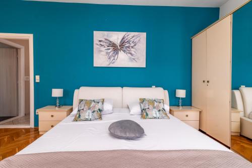 Luxury sea view apartment 20 m from the sea