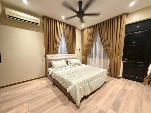 a bedroom with a bed and a ceiling fan at White House - Alor Setar in Alor Setar