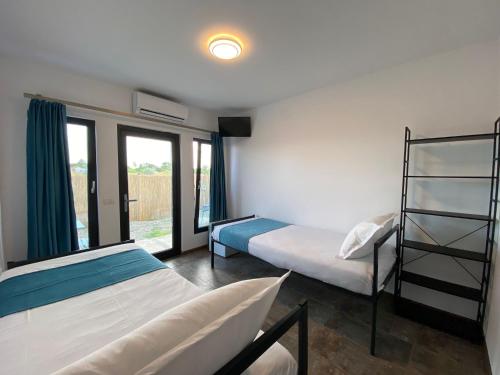 a bedroom with two beds and a window at Sea Side in Vama Veche