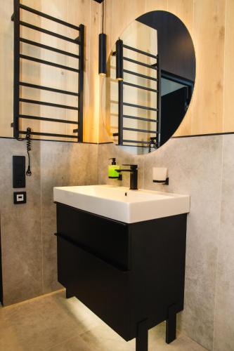 a bathroom with a sink and a mirror at INOclub in Tatariv