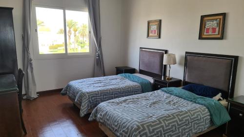 Giường trong phòng chung tại للعوائل فقط - Mageet chalet
