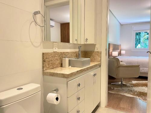 a bathroom with a sink and a toilet at L'Adresse Réserve 150m R Coberta by Achei Gramado in Gramado