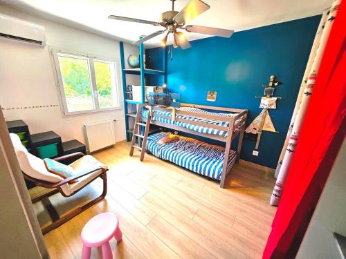 a room with a bed and a ladder in a room at Suréquipée avec cuisine extérieure, climatisation in Pontcharra