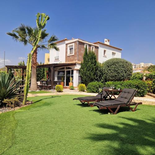 Luxury villa with view and garden near Alicante