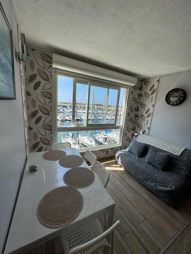 Studio cosy climatisé vue sur port