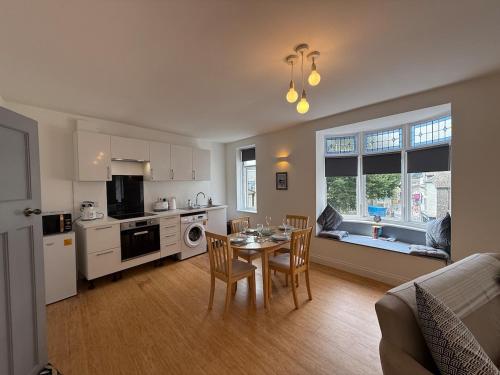 Dapur atau dapur kecil di Modern Town Centre Flat