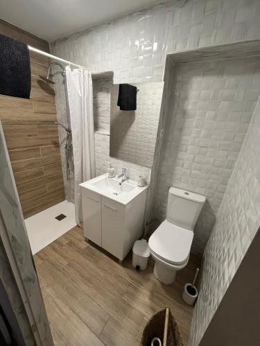 a bathroom with a toilet and a sink and a shower at Alojamiento en Murchante in Murchante