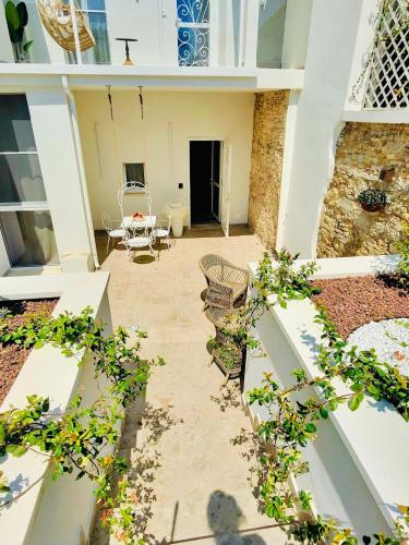a patio with a table and chairs on a house at La Presentosa b&b in Fossacesia