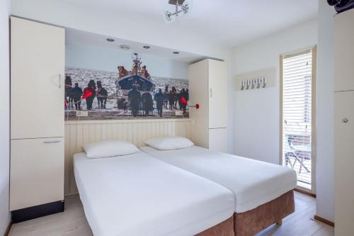 En eller flere senge i et værelse på Appartement De Noordkaap
