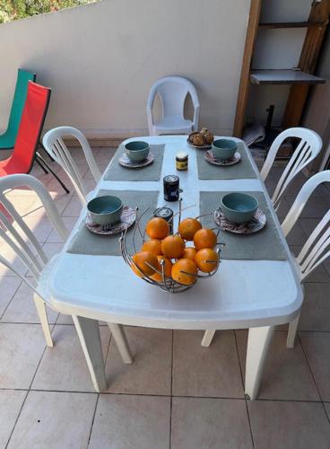 Studio proche mer et port avec terrasse