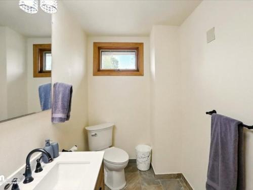 Un baño de The Anchorage Abode, Freshly Renovated in 2024