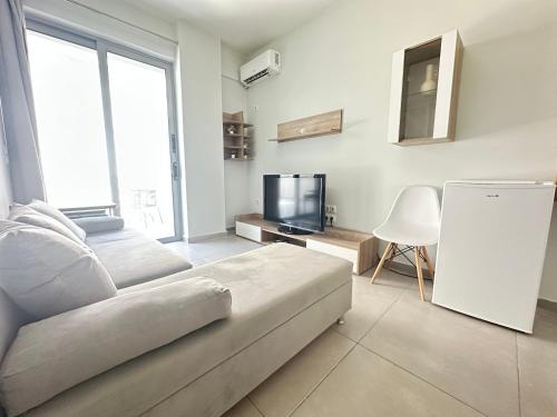 Minimal City Retreat in Western Athens