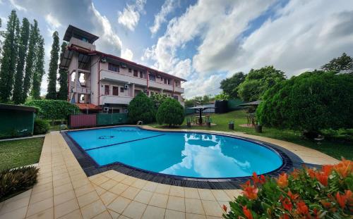 a swimming pool in the yard of a house at Airport Green View Resort in Andiambalama