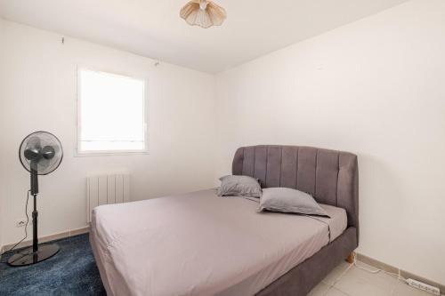 Tempat tidur dalam kamar di La Loggia d'Uzès