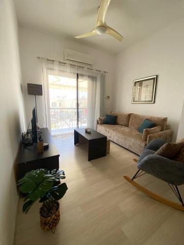Χώρος καθιστικού στο STAY Nest in Tala Apartment