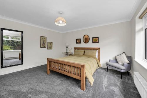 Ένα ή περισσότερα κρεβάτια σε δωμάτιο στο Entire spacious house in BSE