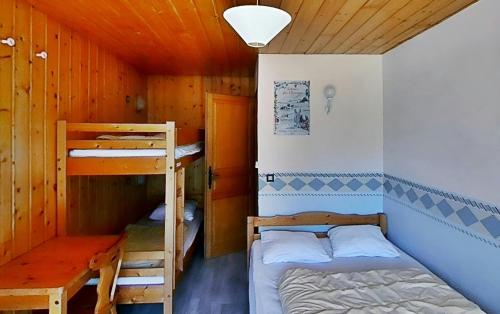 - une chambre avec 2 lits superposés dans une cabine dans l'établissement Casa-Le Chargalon N° 11, à Champagny-en-Vanoise