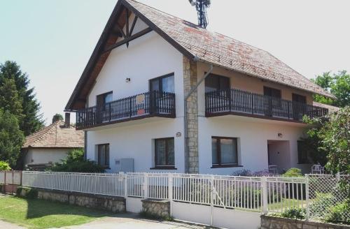 FANNI vízközeli, klimatizált Vendégház