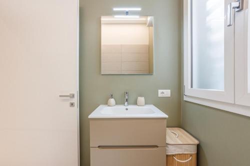Ein Badezimmer in der Unterkunft Urban Eden Nest - Smart Oasis in the Motor Valley