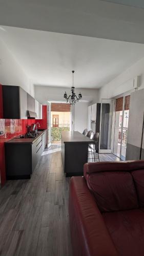 a living room with a couch and a kitchen at Casa Morgana, a 2 passi dal mare in Badolato Stazione