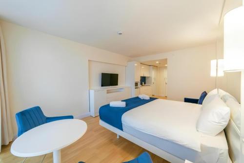 Foto Bathumis asuva majutusasutuse Luxery ApartHotel With Sea View galeriist