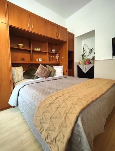 Postel nebo postele na pokoji v ubytování Cozy small apartment