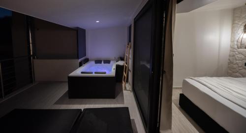 Ένα ή περισσότερα κρεβάτια σε δωμάτιο στο Ares Suites 3
