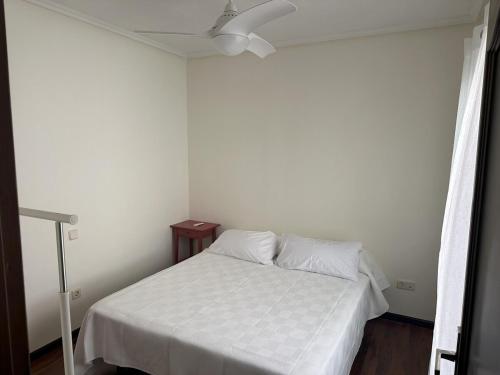 Ένα ή περισσότερα κρεβάτια σε δωμάτιο στο Apartamento en el centro de Talavera