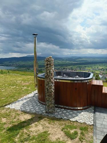 a hot tub sitting on top of a hill at Domek Na Sapisku in Szlembark