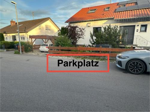 a sign for a parking lot in front of a house at FeWo Riegel - Allgäu nah an A7 & Legoland in Illertissen
