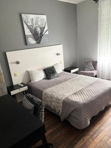 Ένα ή περισσότερα κρεβάτια σε δωμάτιο στο Hôtel Le Pont de l'Aube