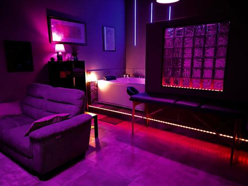 Posezení v ubytování SUITE PRIVATE SPA TownHouse Piraino