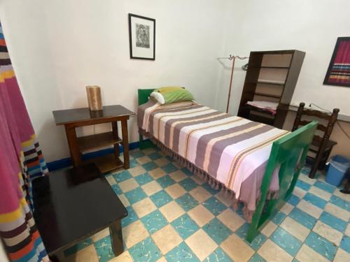 Ein Bett oder Betten in einem Zimmer der Unterkunft Hostal Mixteco Naba Nandoo