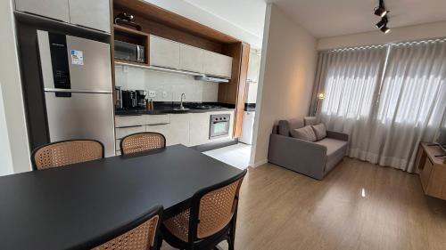 Kuchyň nebo kuchyňský kout v ubytování Apartamento completo na melhor localização de Londrina - Gleba Palhano 300m Shopping e Lago Igapó