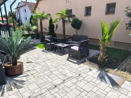 Κήπος έξω από το Emmabella Apartmanok Eger