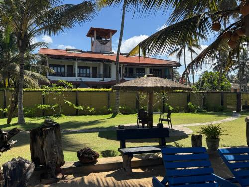 Zahrada ubytování Thoduwawa Beach Villa