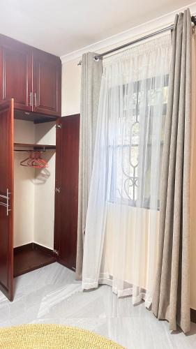 Η κουζίνα ή μικρή κουζίνα στο Easyhomes mbezi beach