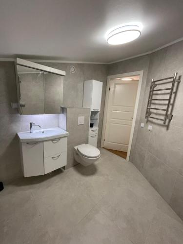 Bilik mandi di Sunshine apartment