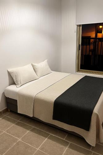 El HierroStay Appartments - La Chalana & El Remoにあるベッド