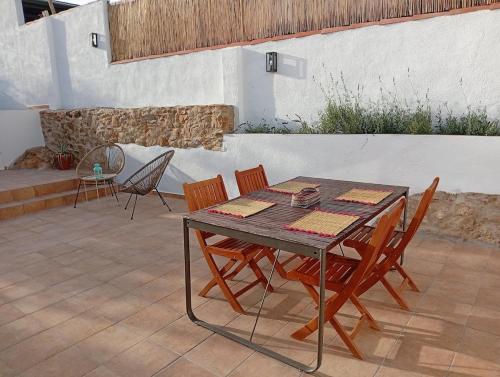 a table and chairs sitting on a patio at Casa Rural la Sierra del Viento in Guadalcanal