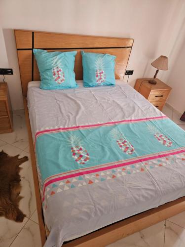 En eller flere senge i et værelse på Résidence Al Yakout - Grand Appartement Avec Piscine